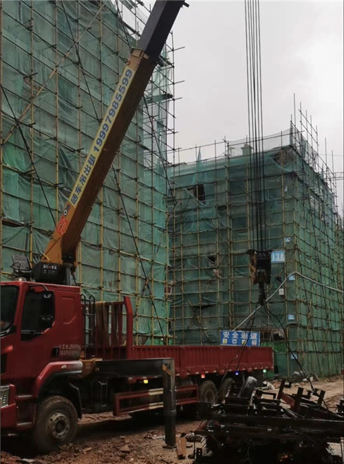 磐石市“慢工细活”—— 吊车的 “微动控制” 技术