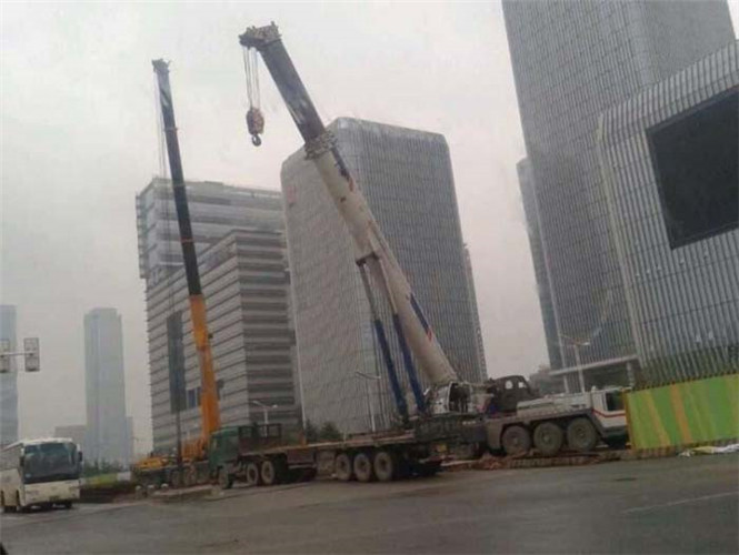 磐石市“自动找平”—— 吊车的 “平地神器” 技术