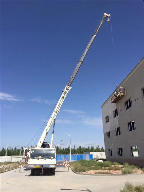 磐石市“轻装强干”—— 吊车的 “轻量化臂架” 技术